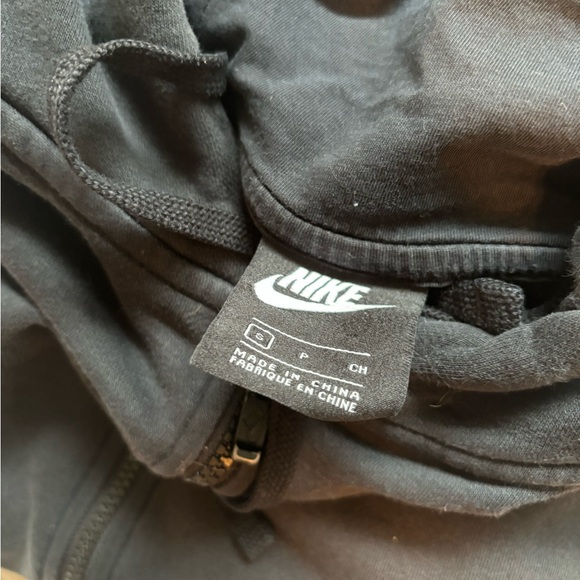 Black Nike zip up - Picture 2 of 2